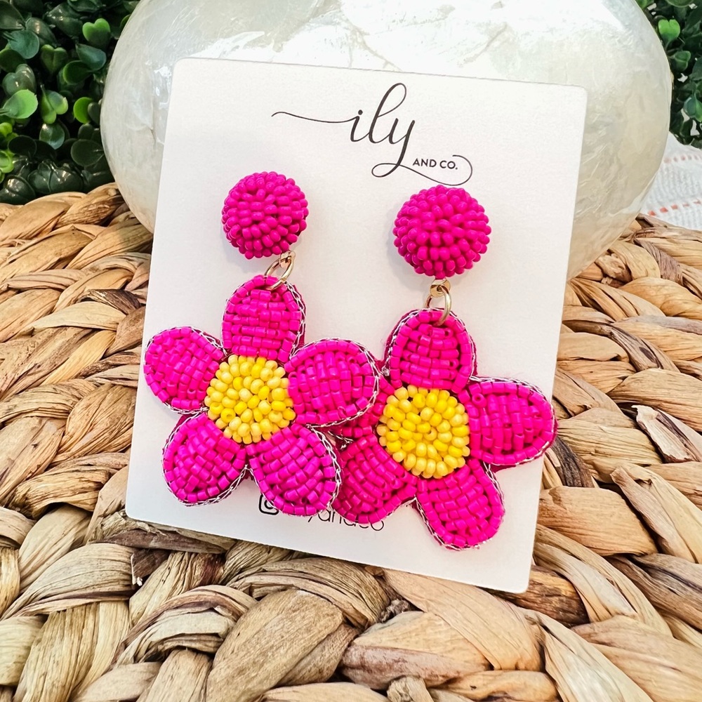 New Hot Pink Daisy Beaded Dangle Earrings | Lightweight | Barbiecore | Boutique